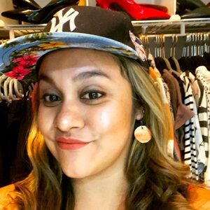 Meet your Posher, Claudia